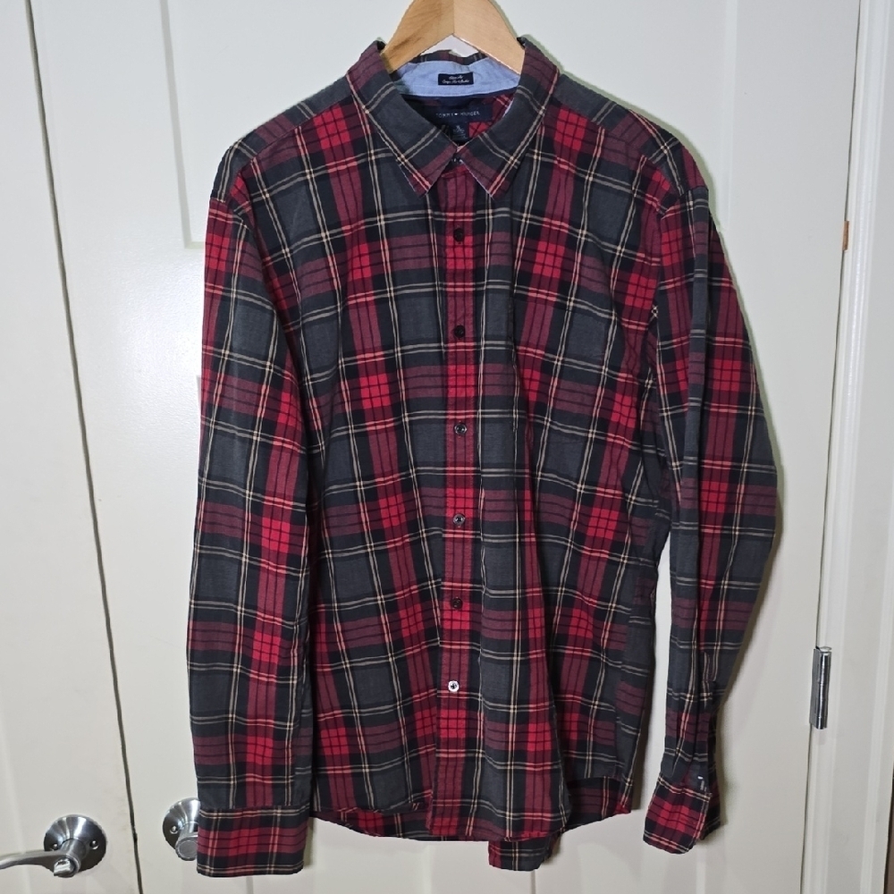5/$30 TOMMY HILFIGER Plaid Button Up Shirt Cotton